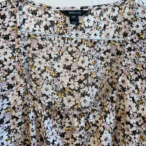 RW&Co Top - Picture 2 of 3